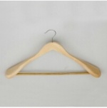 Вешалка-плечики для верхней одежды деревянная